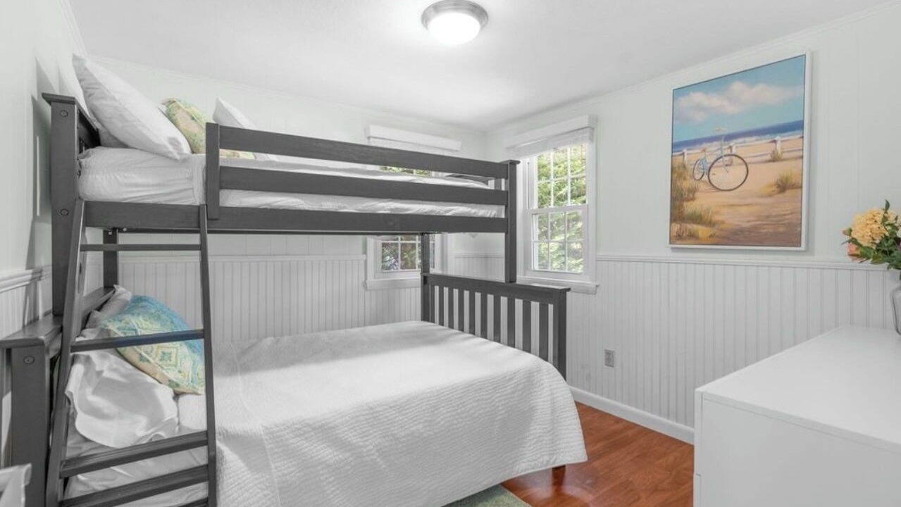 Photo of Bedroom in Popponesset