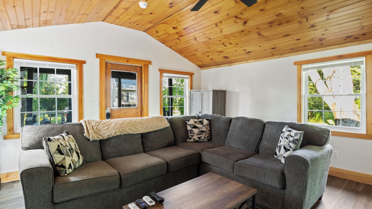 Photo of Livingroom in Canandaigua