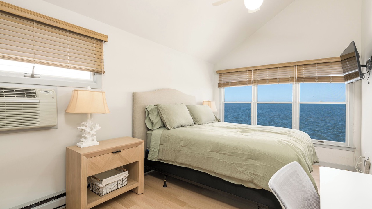Photo of Bedroom in Clinton