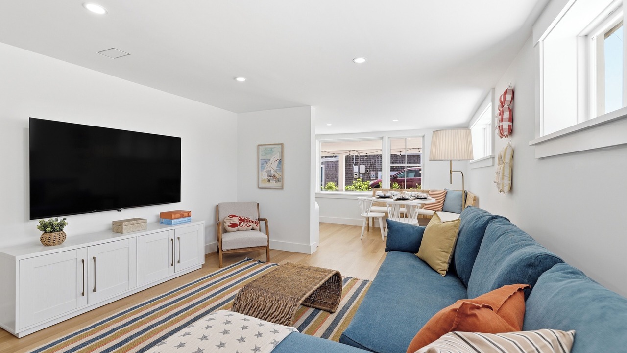 Photo of Livingroom in Falmouth Heights