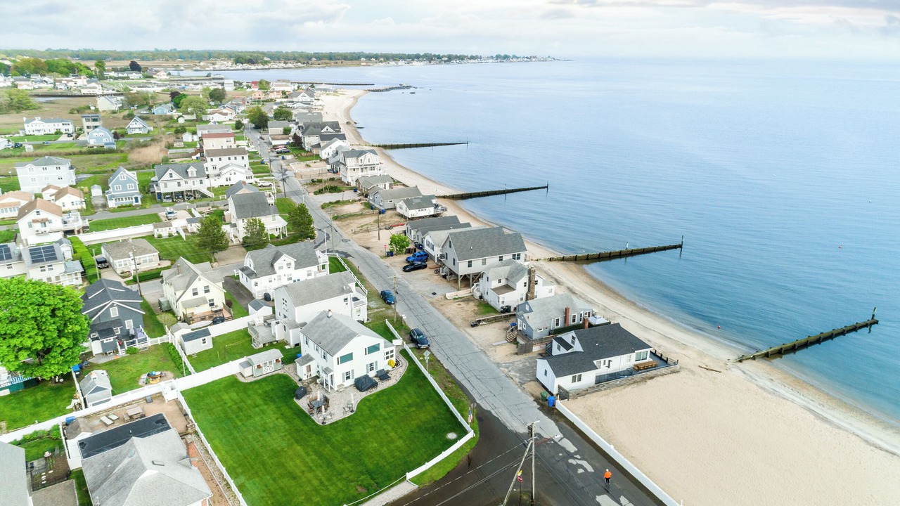 Photo of Outdoor in Saybrook Manor