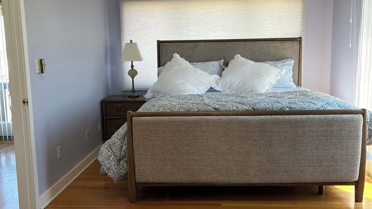 Photo of Bedroom in Saybrook Manor