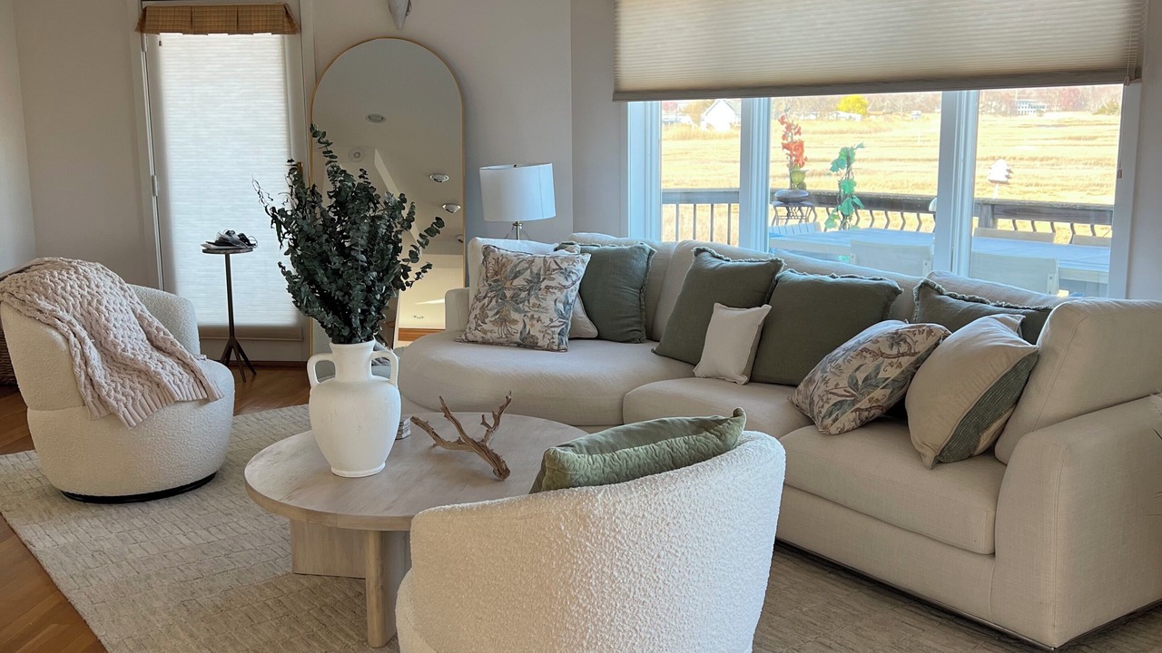 Photo of Livingroom in Saybrook Manor