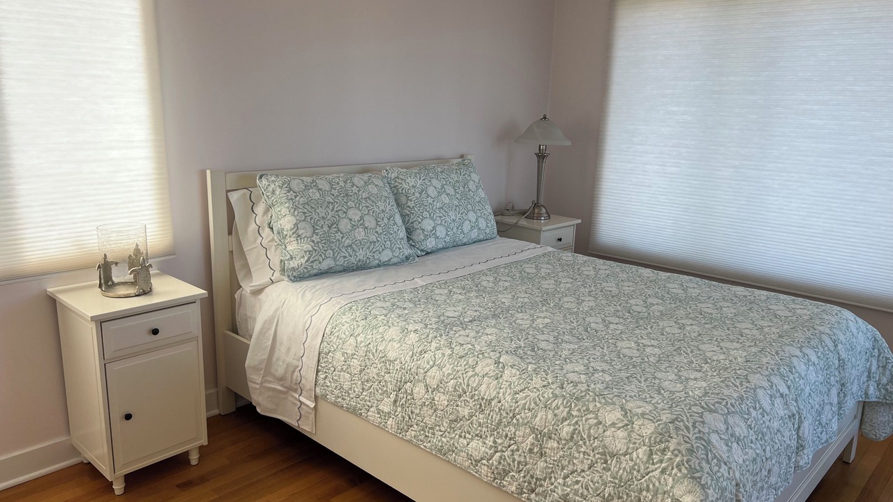 Photo of Bedroom in Saybrook Manor