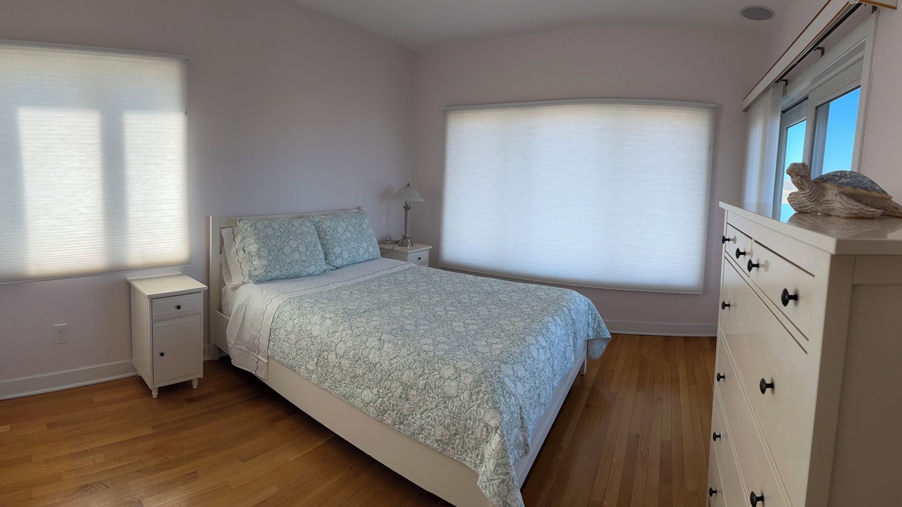 Photo of Bedroom in Saybrook Manor