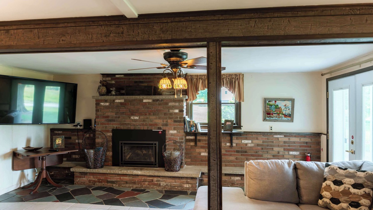 Photo of Livingroom in Town of Benton