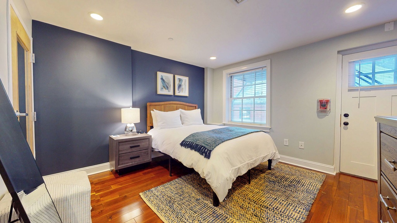 Photo of Bedroom in Government Center