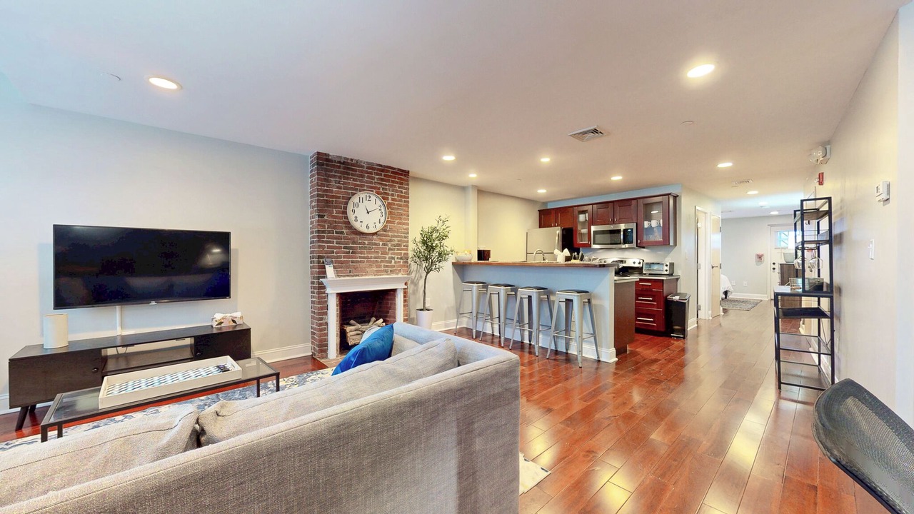 Photo of Livingroom in Government Center