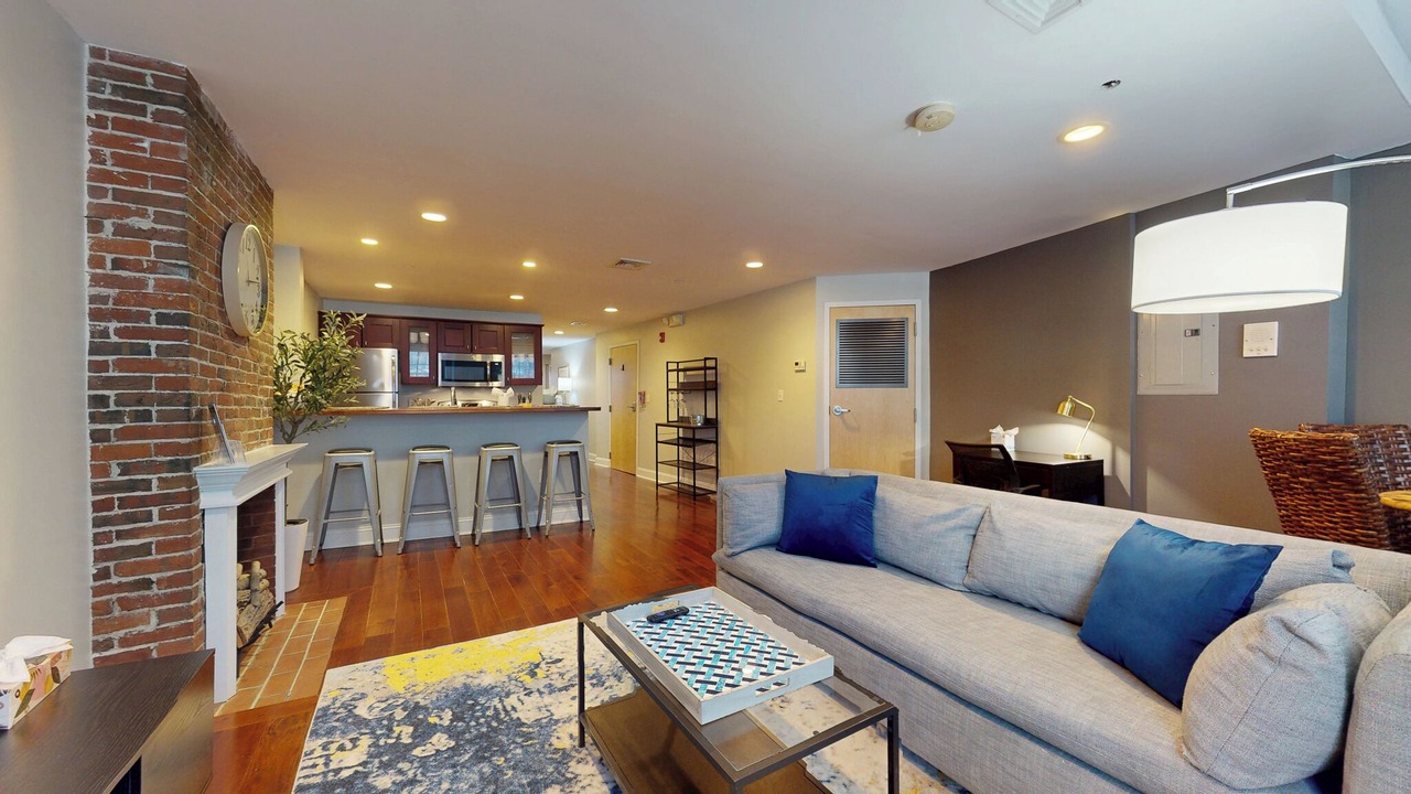 Photo of Livingroom in Government Center