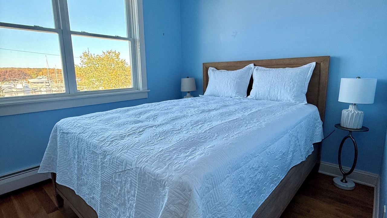 Photo of Bedroom in Westbrook Center
