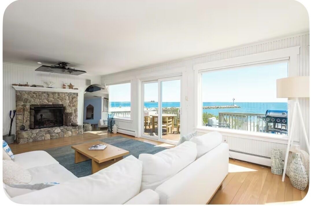 Photo of Livingroom in Westbrook Center