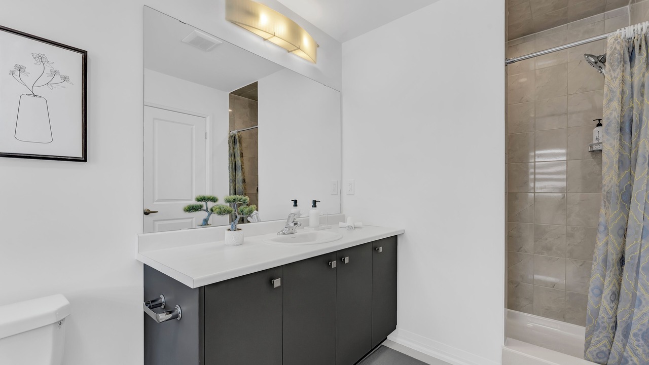Photo of Bathroom in Caledonia