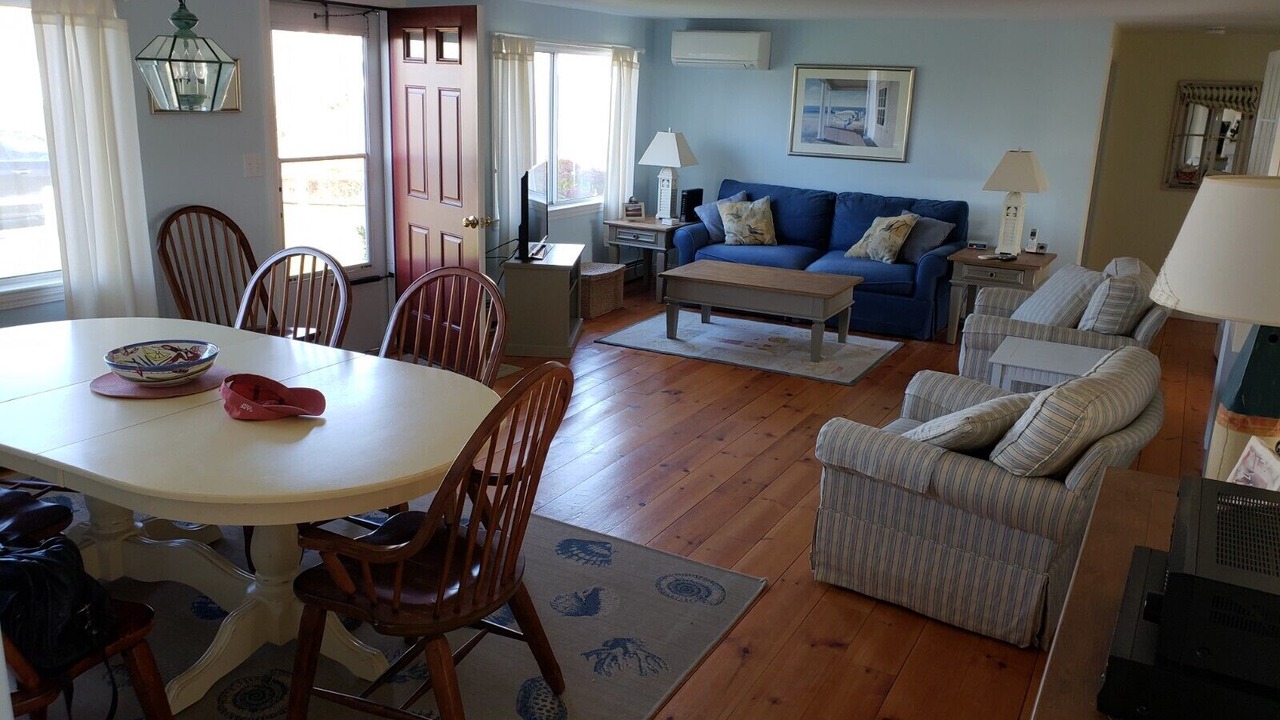 Photo of Livingroom in West Yarmouth