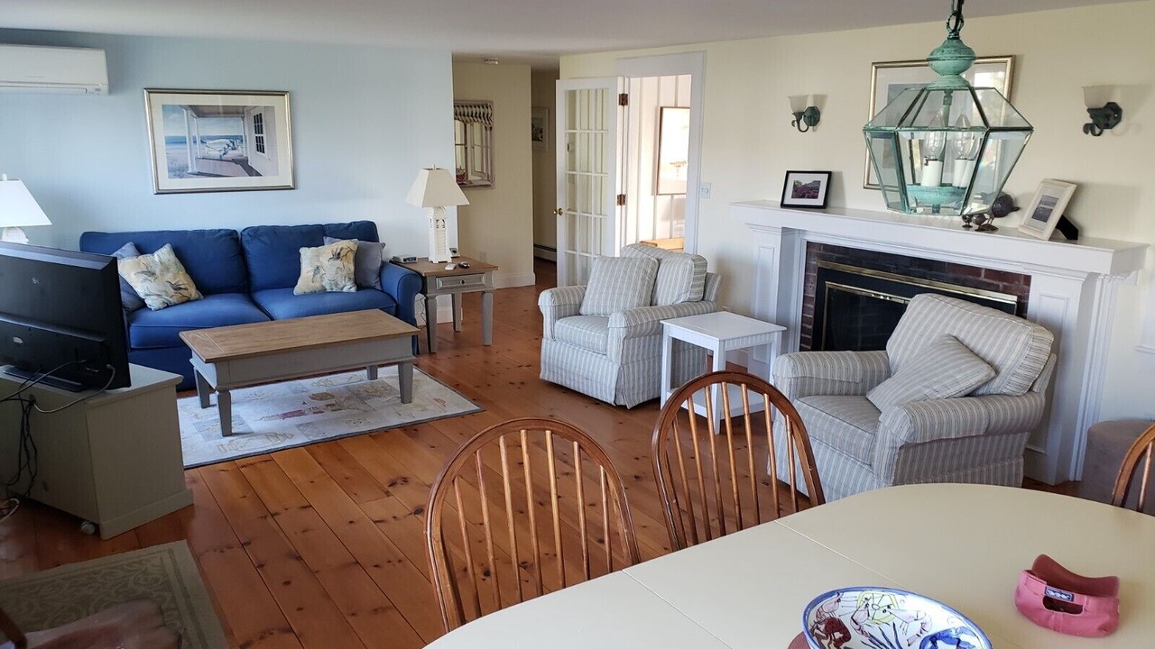 Photo of Livingroom in West Yarmouth