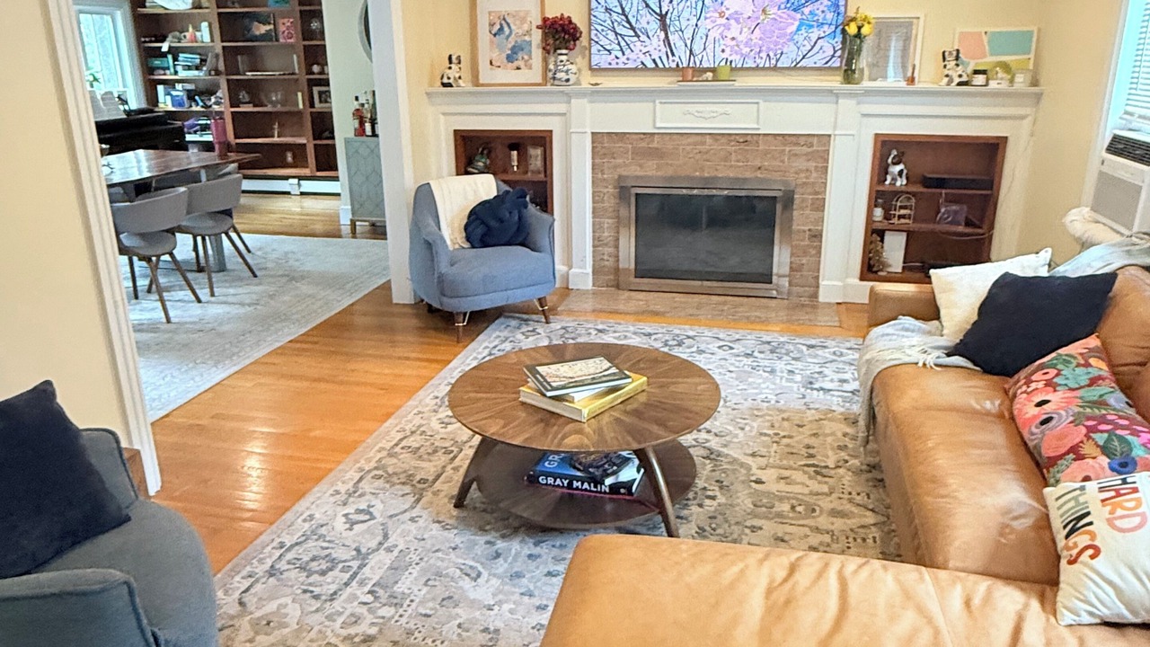 Photo of Livingroom in Jamaica Hills - Pond