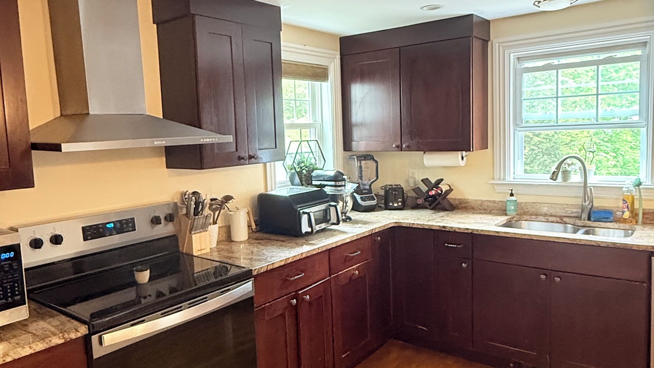 Photo of Kitchen in Jamaica Hills - Pond