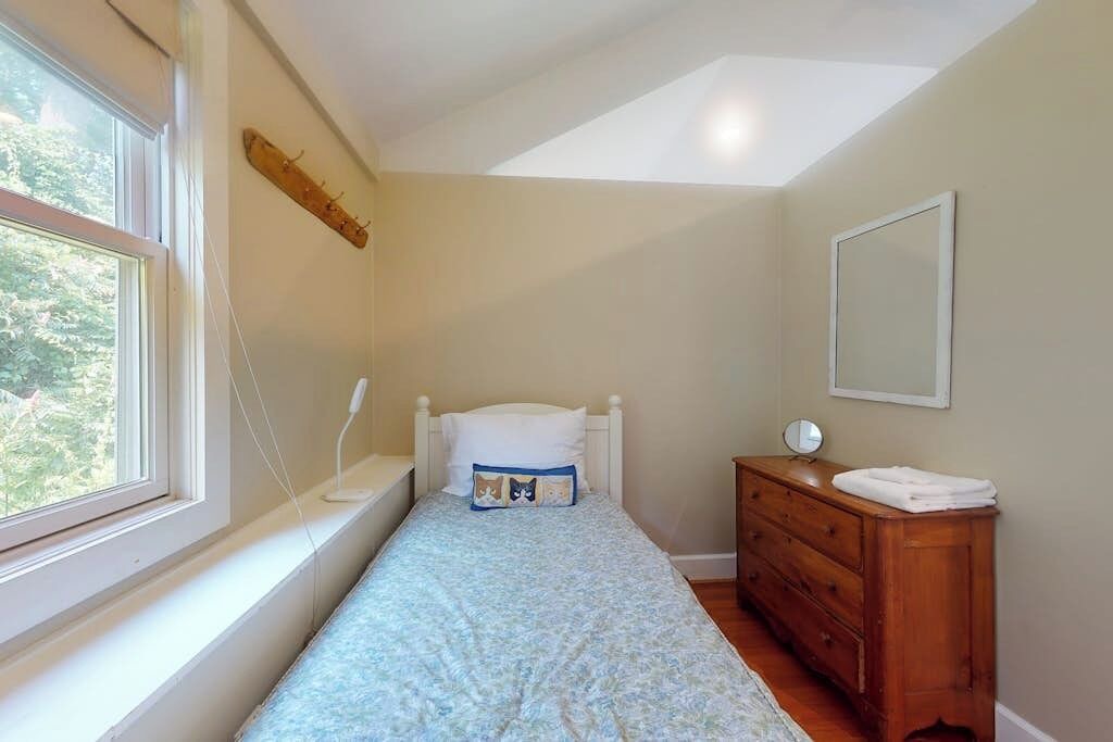 Photo of Bedroom in Manchester-by-the-Sea