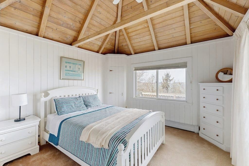 Photo of Bedroom in Prides Crossing