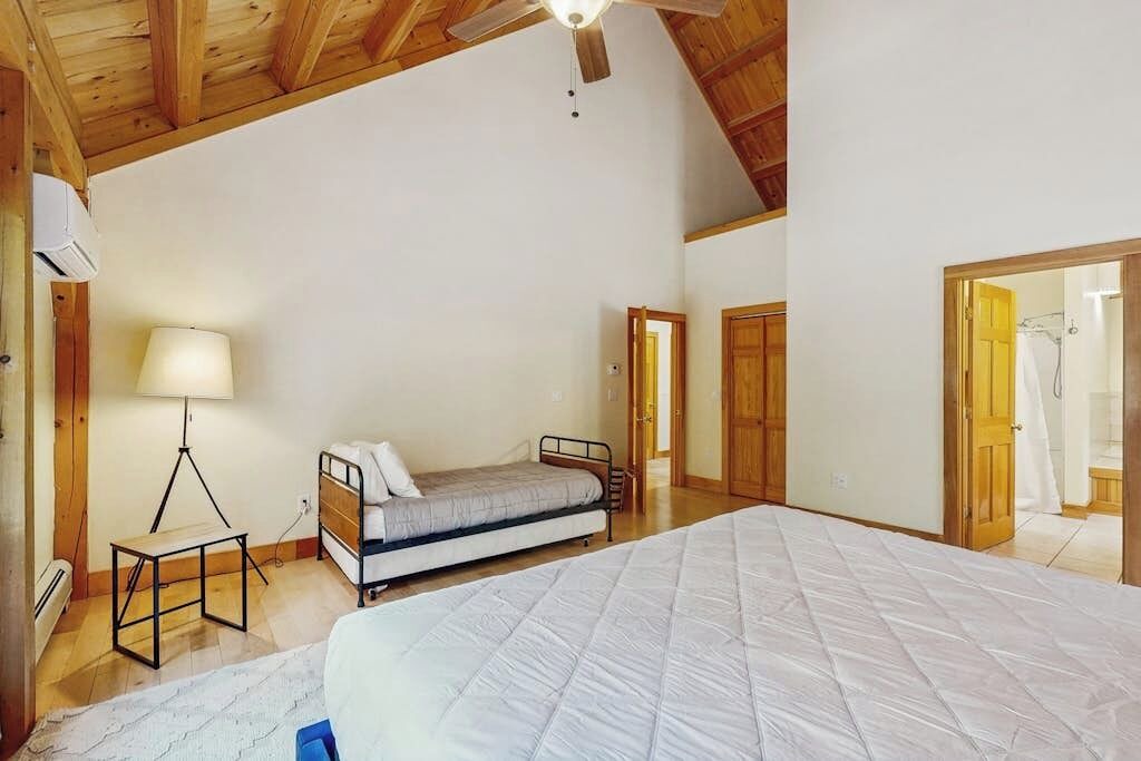 Photo of Bedroom in Freedom