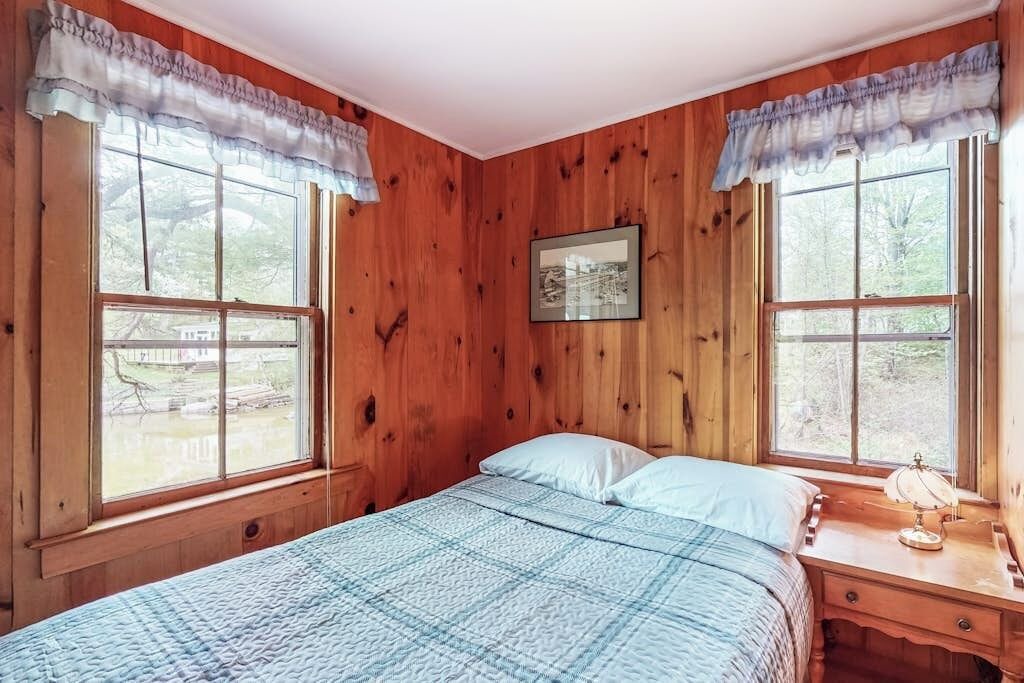 Photo of Bedroom in Raymond