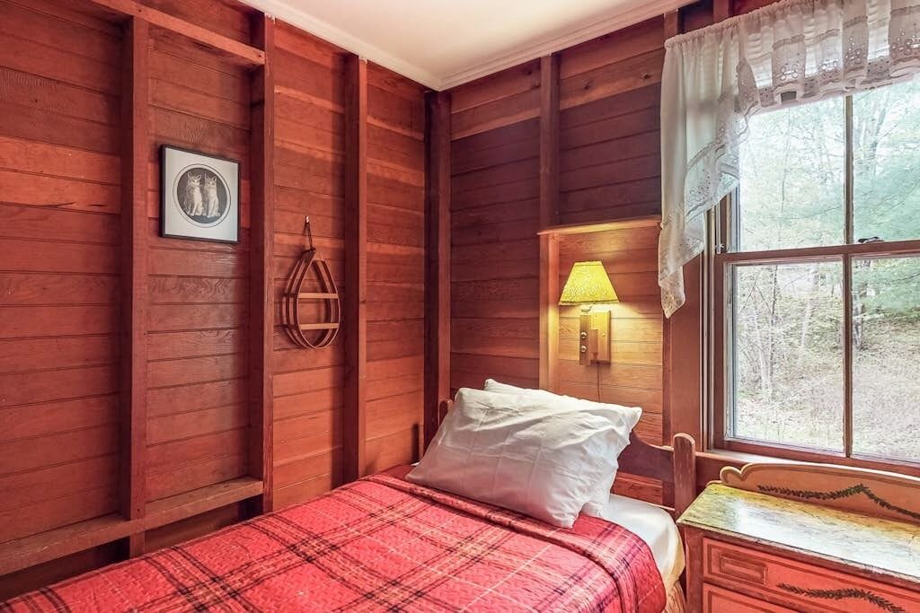 Photo of Bedroom in Raymond
