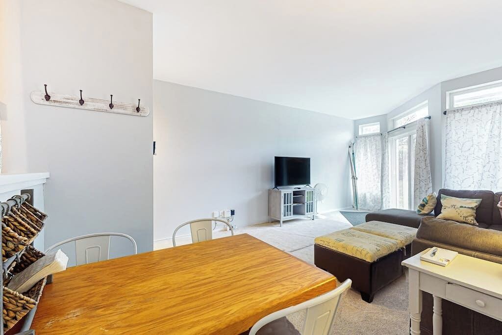 Photo of Livingroom in Warren