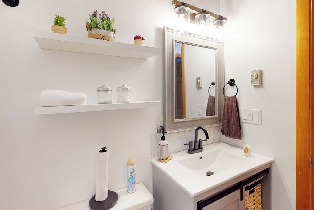 Photo of Bathroom in Weeks Mills