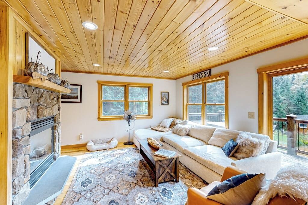 Photo of Livingroom in Rumford Center