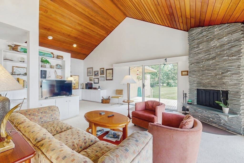 Photo of Livingroom in North Hero