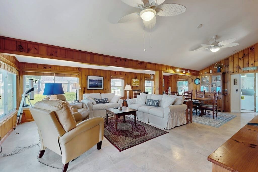 Photo of Livingroom in Malletts Bay
