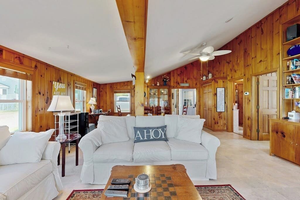 Photo of Livingroom in Malletts Bay