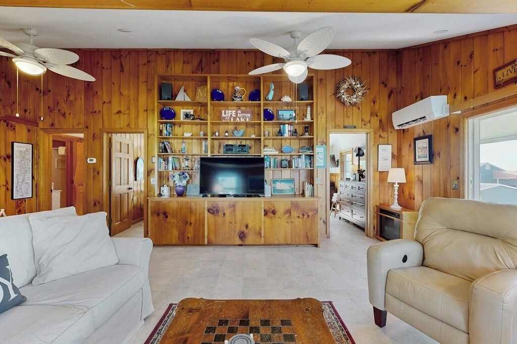 Photo of Livingroom in Malletts Bay