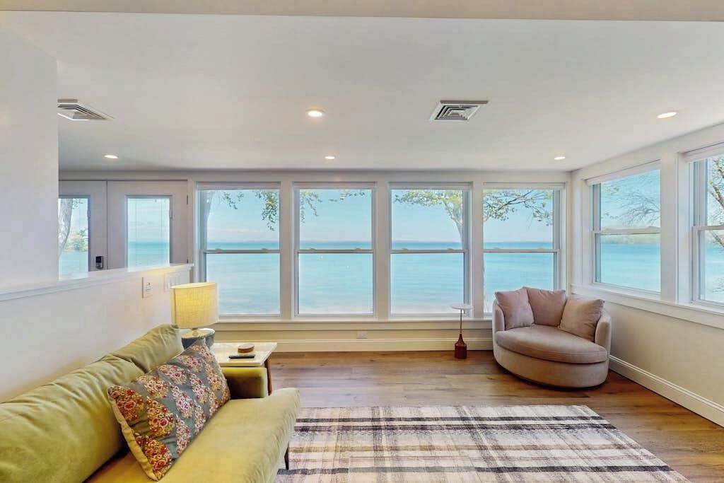 Photo of Livingroom in Malletts Bay