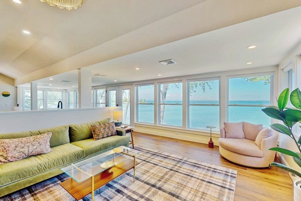 Photo of Livingroom in Malletts Bay