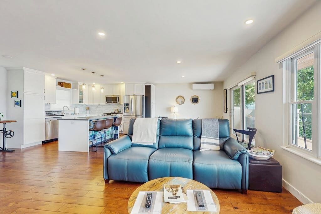 Photo of Livingroom in Malletts Bay