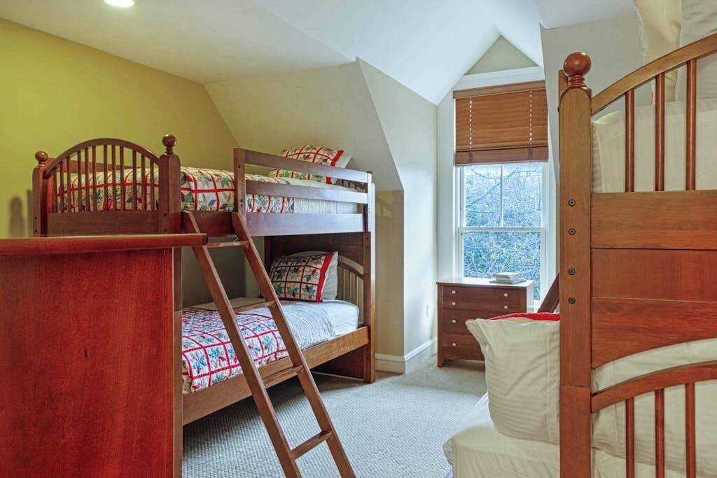 Photo of Bedroom in Proctorsville