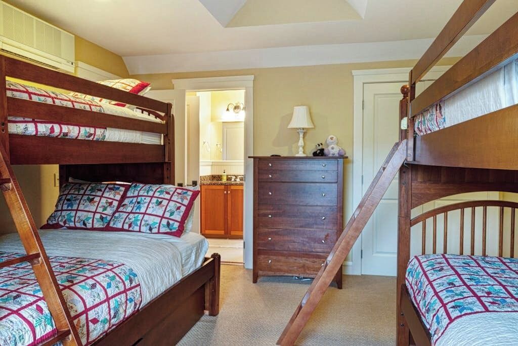 Photo of Bedroom in Proctorsville