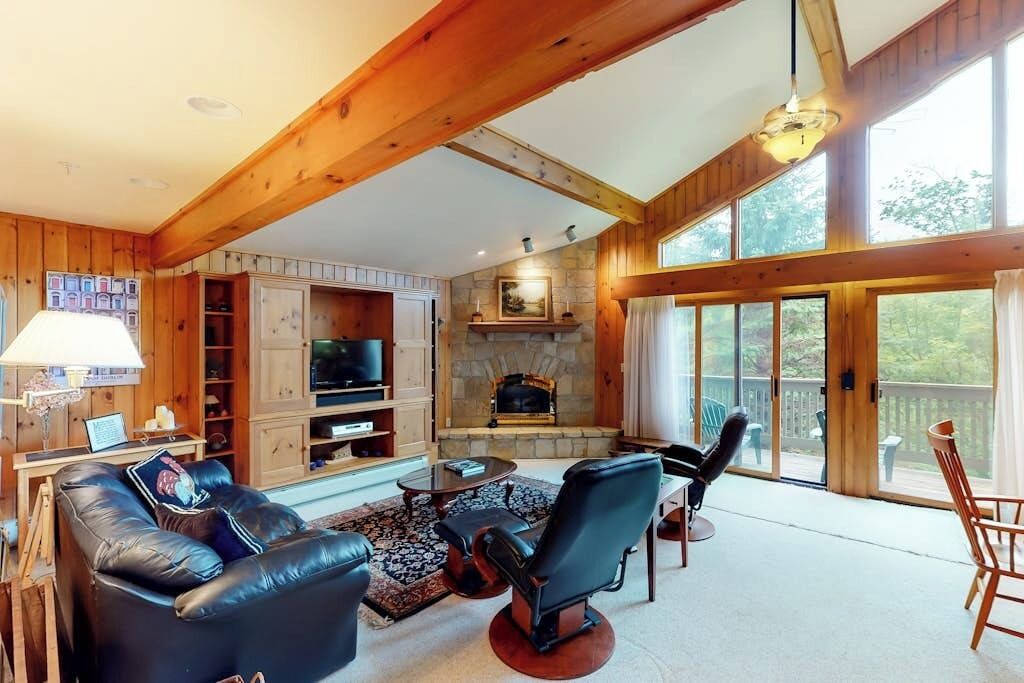 Photo of Livingroom in Bromley Mountain