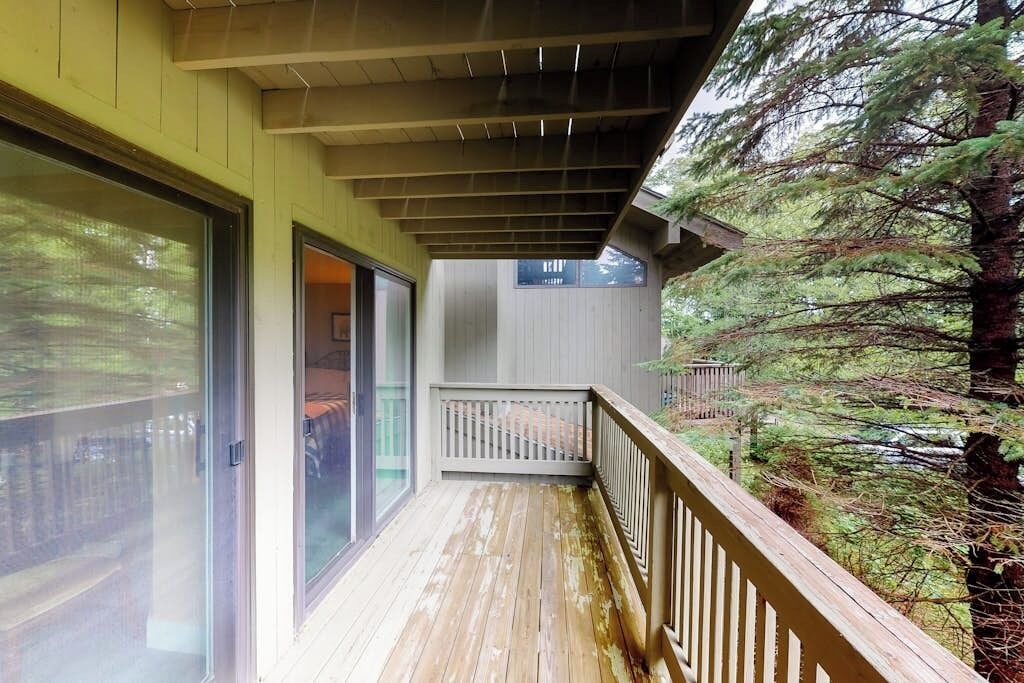 Photo of Patio Balcony in Bromley Mountain