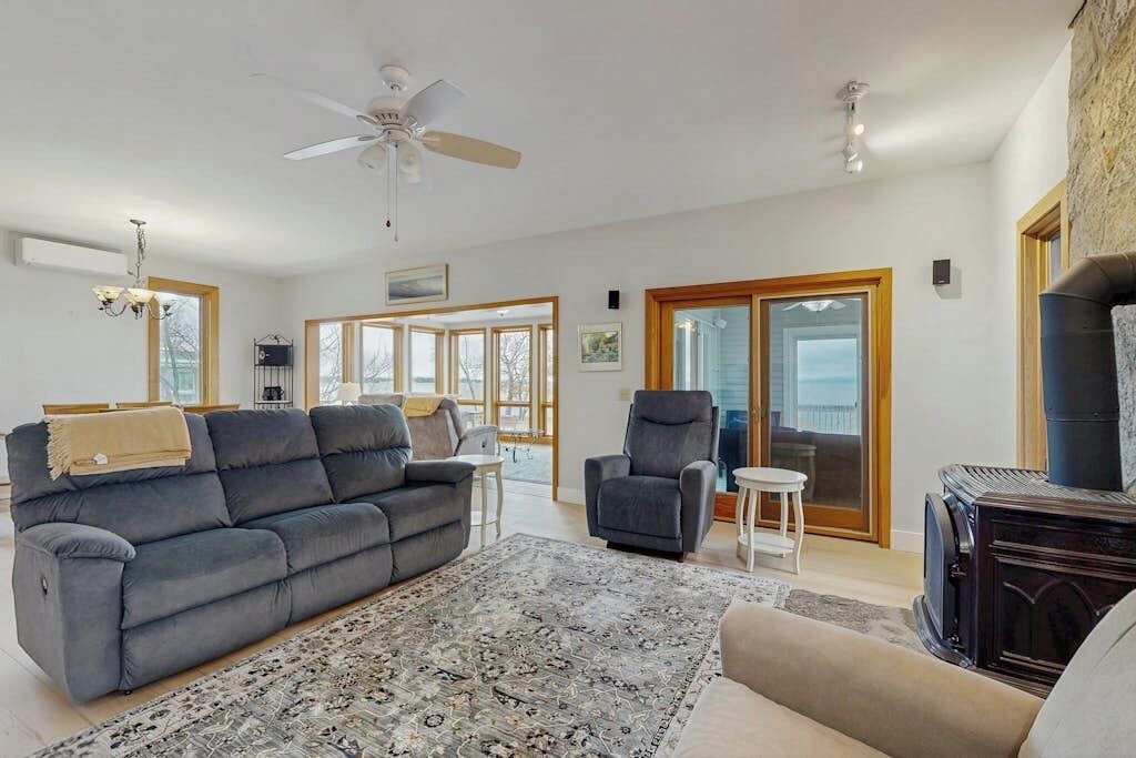Photo of Livingroom in Malletts Bay