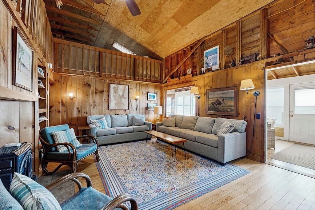 Photo of Livingroom in Malletts Bay