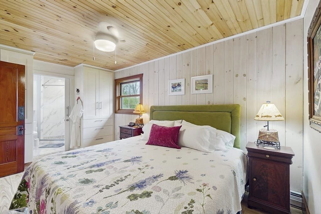 Photo of Bedroom in Isle La Motte