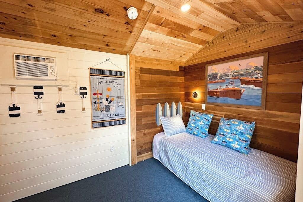 Photo of Bedroom in Isle La Motte