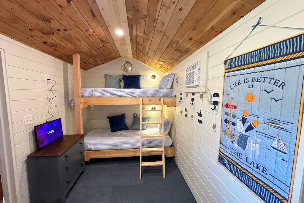 Photo of Bedroom in Isle La Motte