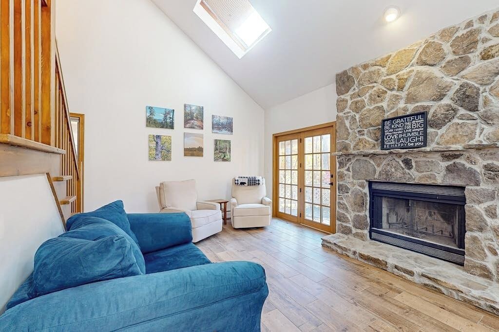 Photo of Livingroom in Mountain Acres