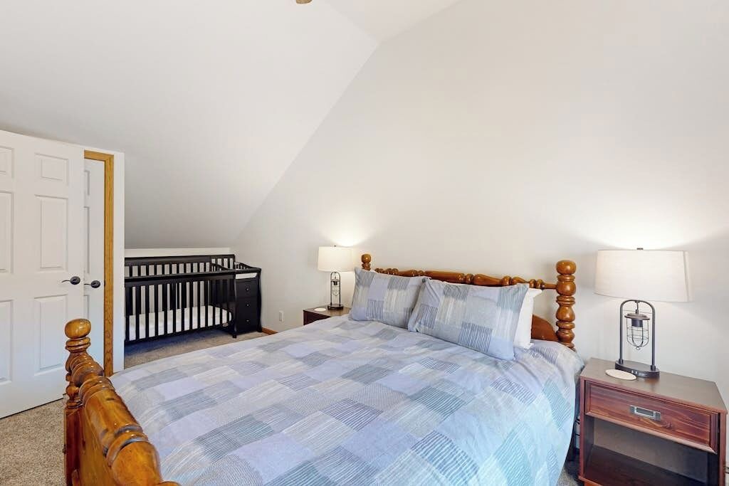 Photo of Bedroom in Mountain Acres