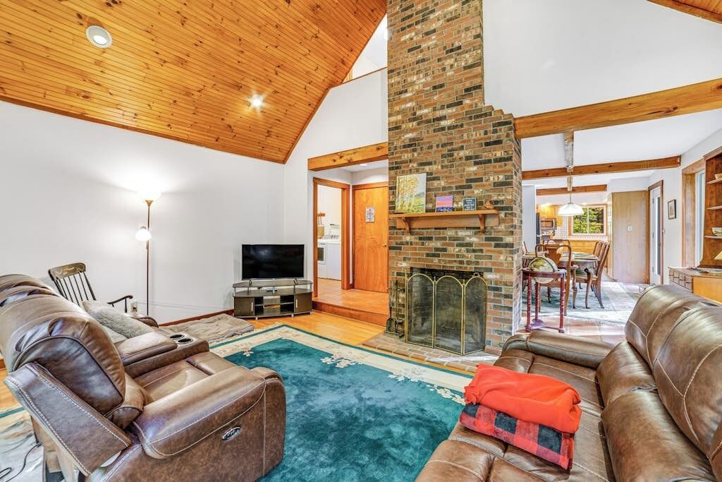 Photo of Livingroom in South Londonderry