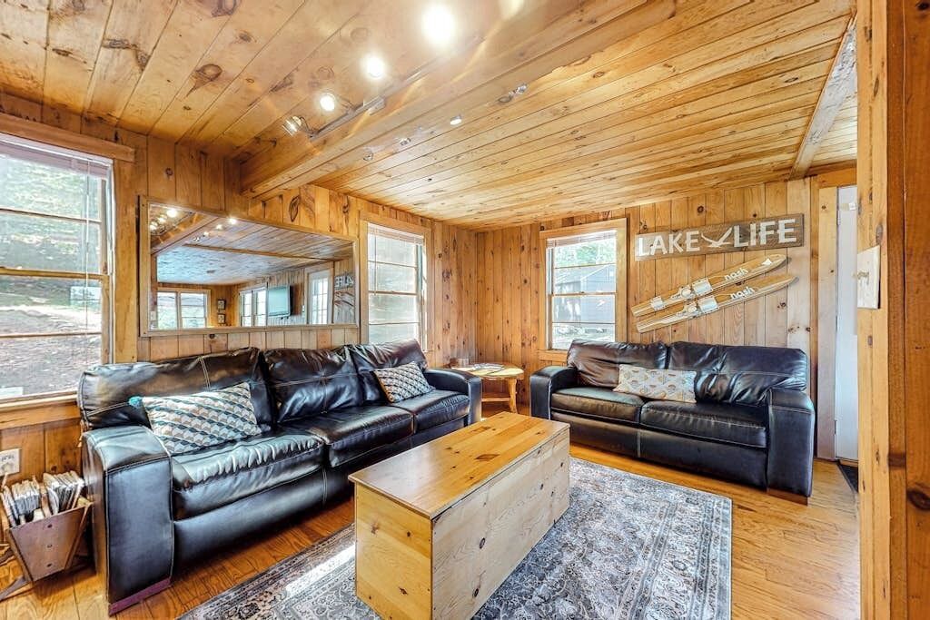 Photo of Livingroom in Pine River Pond