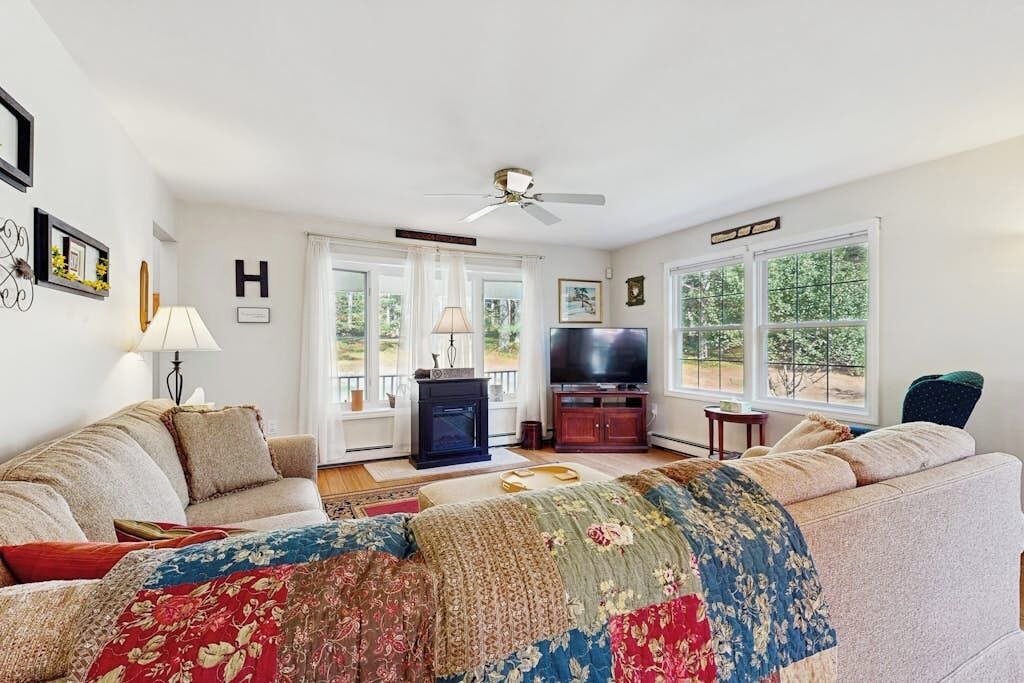 Photo of Livingroom in Center Ossipee