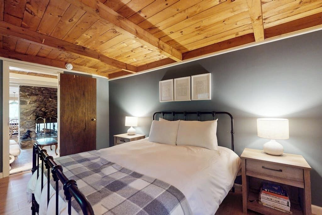 Photo of Bedroom in Tuftonboro
